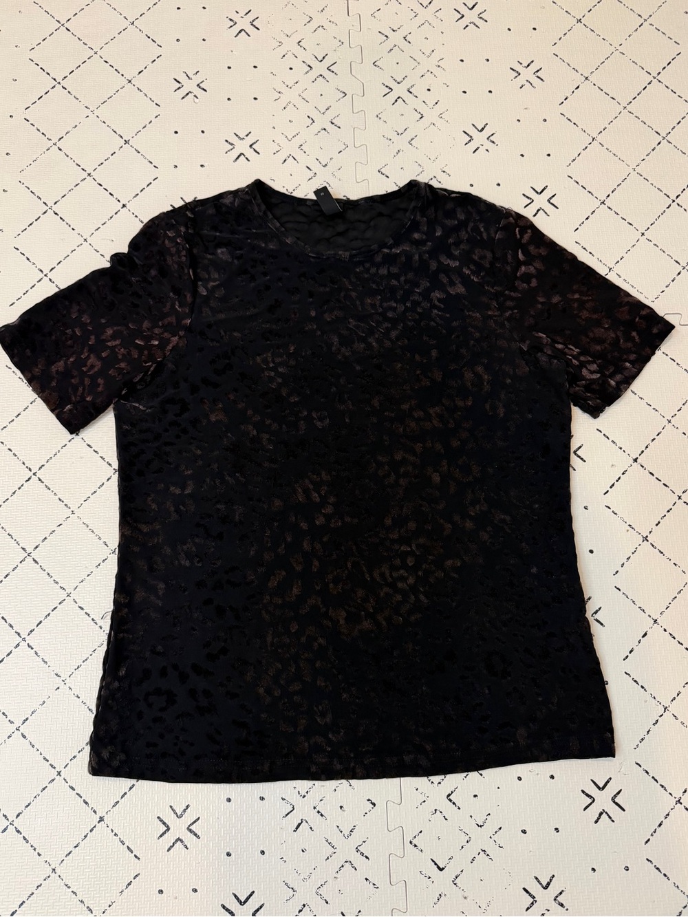 Y.A.S black leopard velvet short sleeve top XS